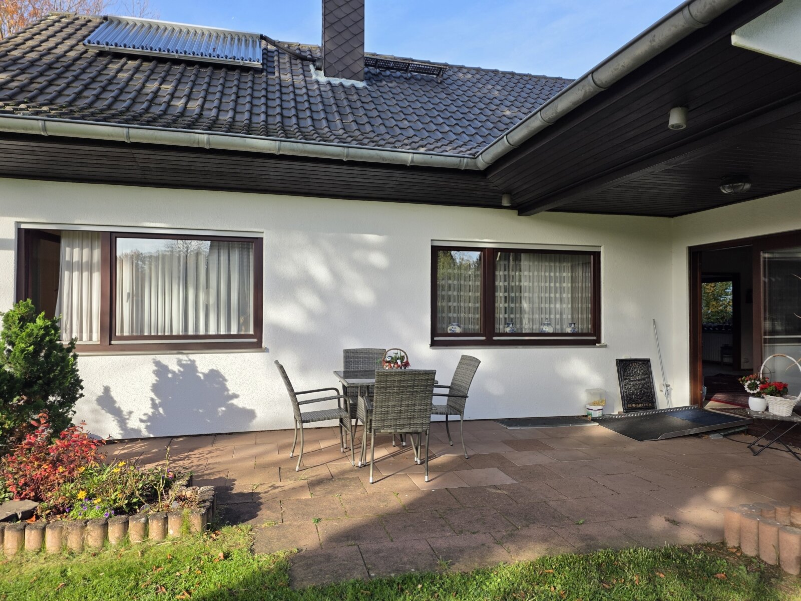 Sankt Augustin: vermietetes Zweifamilienhaus mit Garage in Hangelar 