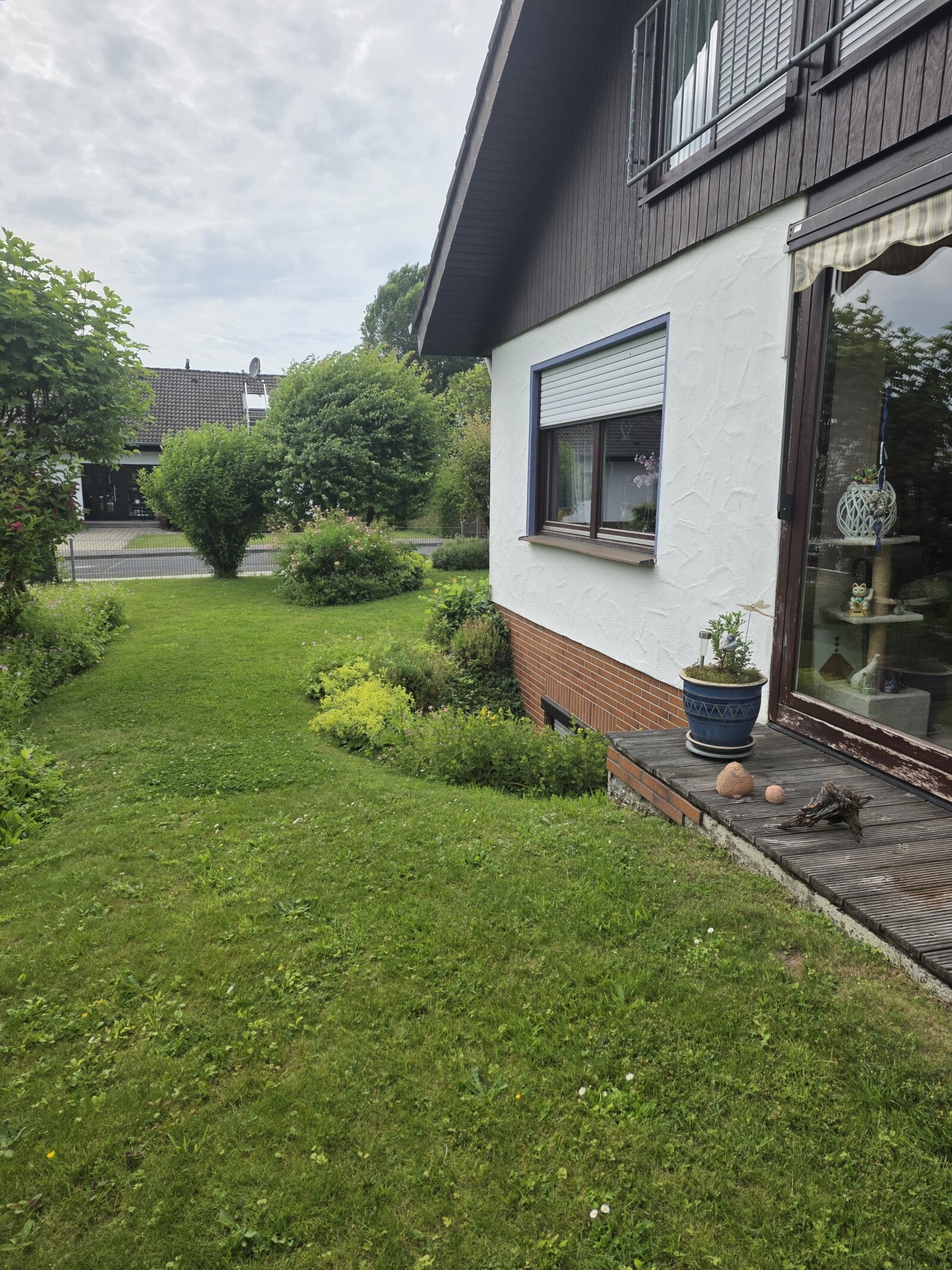 seitlicher Teil des Gartens